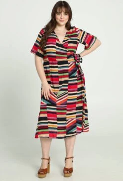 Promiss Halflange, Gestreepte Jurk In Viscose Met Valse Wikkelkraag -Trendyo Trendy Winkel 814x1200 31