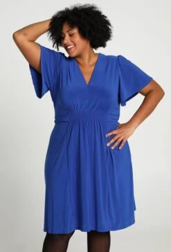 Paprika Korte, Effen Bow Jurk Met Smokwerk Op De Taille -Trendyo Trendy Winkel 814x1200 5