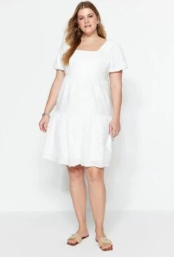 Trendyol Vrouwen Ballon Mouw Vierkante Kraag Schaatser Grote Maten Jurk