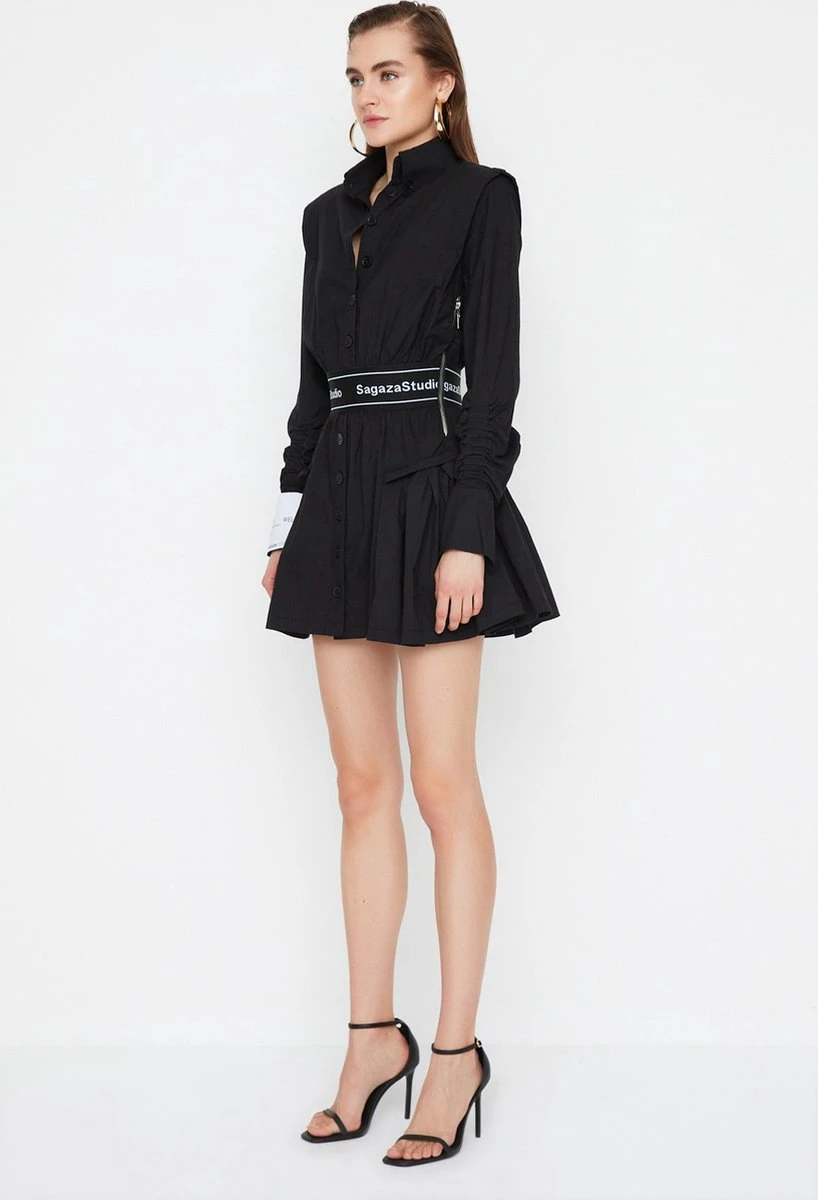 Trendyol Vrouwen Standaard Mouw Kraag Schaatser Jurk 4 Trendyol Vrouwen Standaard Mouw Kraag Schaatser Jurk - Afbeelding 2