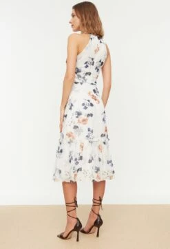 Trendyol Vrouwen Standaard Mouw Halternek A-lijn Jurk -Trendyo Trendy Winkel 818x1200 15