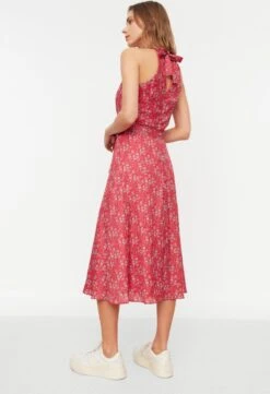 Trendyol Vrouwen Standaard Mouw Halternek A-lijn Jurk 21 Trendyol Vrouwen Standaard Mouw Halternek A-lijn Jurk -Trendyo Trendy Winkel 820x1200 1