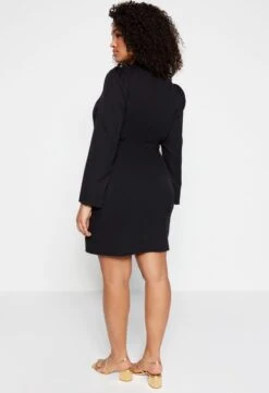 Trendyol Vrouwen Ballon Mouw Staande Kraag Bodycon Plus Size Jurk 18 Trendyol Vrouwen Ballon Mouw Staande Kraag Bodycon Plus Size Jurk -Trendyo Trendy Winkel 820x1200 40