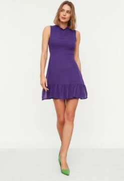 Trendyol Vrouwen Standaard Mouw Staande Kraag A-lijn Jurk