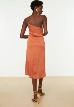 Trendyol Vrouwen Een Schouder Asymmetrische Kraag Omslag Jurk -Trendyo Trendy Winkel 823x1200 17