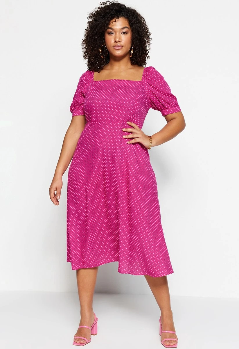 Trendyol Vrouwen Standaard Mouw Vierkante Kraag A-lijn Grote Maten Jurk 3 Trendyol Vrouwen Standaard Mouw Vierkante Kraag A-lijn Grote Maten Jurk