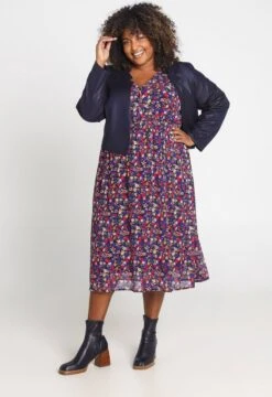 Paprika Halflange Jurk Met Geknoopte Kraag En Bloemetjesmotief 20 Paprika Halflange Jurk Met Geknoopte Kraag En Bloemetjesmotief -Trendyo Trendy Winkel 824x1200 8