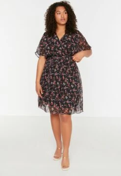 Trendyol Vrouwen Standaard Mouw Cache-coeur A-lijn Plus Size Jurk 22 Trendyol Vrouwen Standaard Mouw Cache-coeur A-lijn Plus Size Jurk -Trendyo Trendy Winkel 825x1200 18