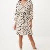 Mexx Fake Wrap Jurk All Over Print Dames - Zand - Maat 42 2 Mexx Fake Wrap Jurk All Over Print Dames - Zand - Maat 42 -Trendyo Trendy Winkel 830x1200
