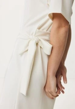 Mexx Knotted Short Sleeve Jurk Dames - Off White - Maat S 19 Mexx Knotted Short Sleeve Jurk Dames - Off White - Maat S -Trendyo Trendy Winkel 830x1200 28
