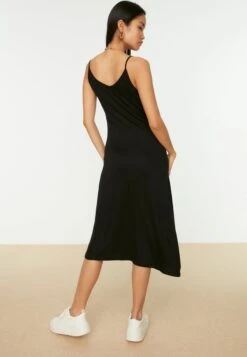 Trendyol Vrouwen Standaard Mouw V-hals Asymmetrisch Jurk -Trendyo Trendy Winkel 830x1200 3