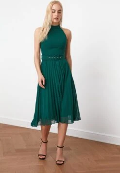 Trendyol Vrouwen Raglan Mouw Halternek A-lijn Jurk 16 Trendyol Vrouwen Raglan Mouw Halternek A-lijn Jurk -Trendyo Trendy Winkel 830x1200 44