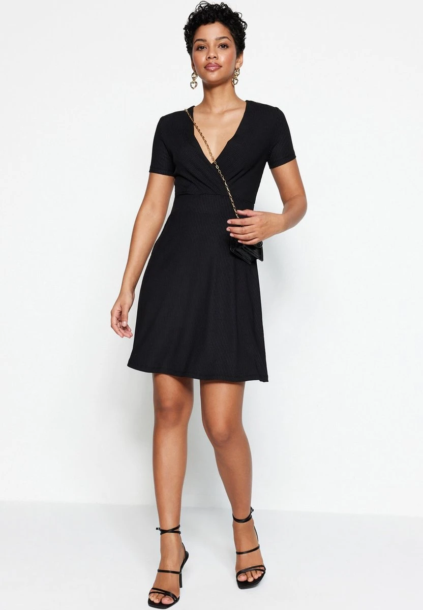 Trendyol Vrouwen Standaard Mouw Cache-coeur A-lijn Jurk 3 Trendyol Vrouwen Standaard Mouw Cache-coeur A-lijn Jurk