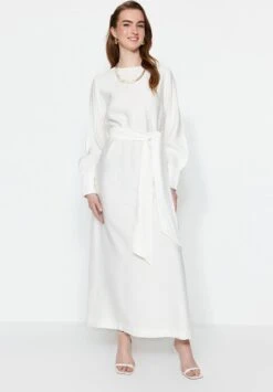 Trendyol Vrouwen Standaard Mouw Ronde Hals Verschuiving Jurk -Trendyo Trendy Winkel 835x1200 2