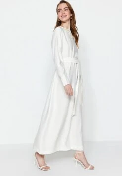 Trendyol Vrouwen Standaard Mouw Ronde Hals Verschuiving Jurk