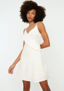 Trendyol Vrouwen Standaard Mouw V-hals A-lijn Jurk -Trendyo Trendy Winkel 837x1200 4