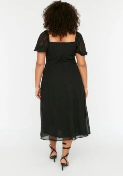 Trendyol Vrouwen Ballon Mouw Vierkante Kraag A-lijn Plus Size Jurk 17 Trendyol Vrouwen Ballon Mouw Vierkante Kraag A-lijn Plus Size Jurk -Trendyo Trendy Winkel 837x1200 8