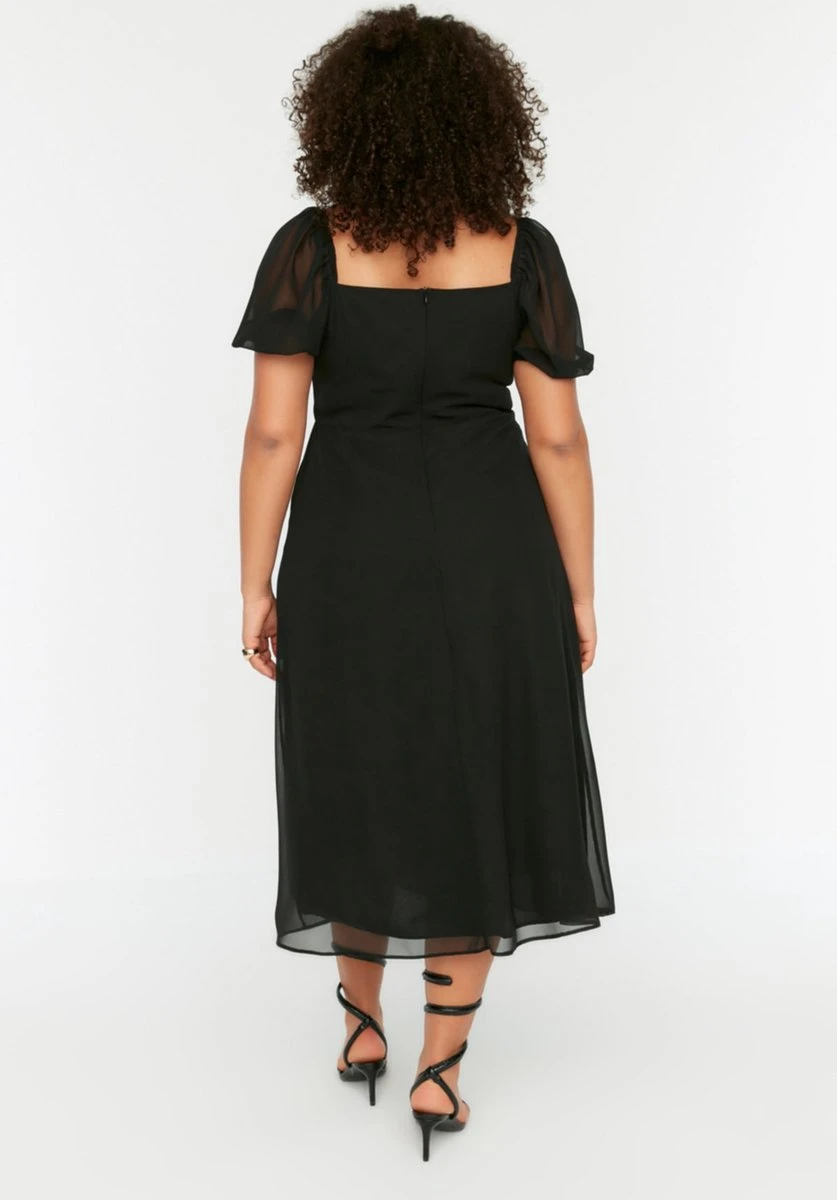 Trendyol Vrouwen Ballon Mouw Vierkante Kraag A-lijn Plus Size Jurk 9 Trendyol Vrouwen Ballon Mouw Vierkante Kraag A-lijn Plus Size Jurk - Afbeelding 7