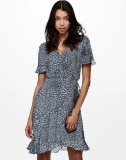ONLY ONLOLIVIA S/S WRAP DRESS WVN NOOS Dames Jurk - Maat 34 19 ONLY ONLOLIVIA S/S WRAP DRESS WVN NOOS Dames Jurk - Maat 34 -Trendyo Trendy Winkel 943x1200